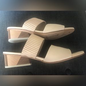 Coclico cream leather sandals.